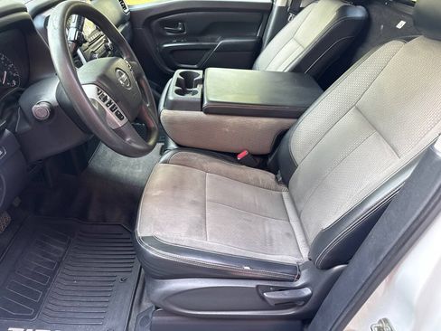 Used 2017 Nissan Titan S AWD/4WD image 11