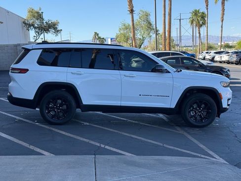 Used 2024 Jeep Grand Cherokee L Altitude RWD image 4