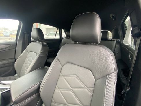 Used 2024 Volkswagen Atlas Cross Sport SE image 12