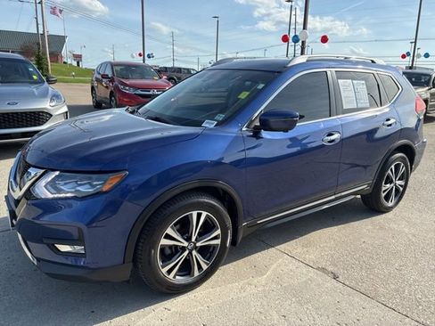 Used 2017 Nissan Rogue SL w/ SL Premium Package image 3