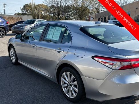 Used 2019 Toyota Camry LE image 3