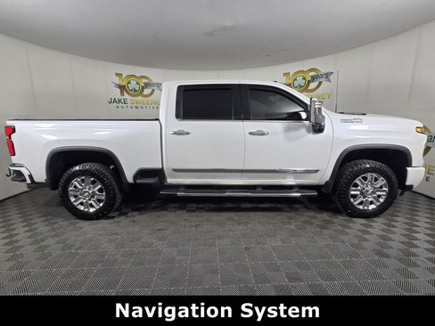 Certified 2024 Chevrolet Silverado 2500 High Country w/ High Country Premium Package AWD/4WD image 10