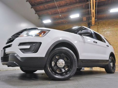 Used 2017 Ford Explorer 4WD Police Interceptor image 3