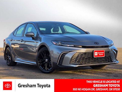 Certified 2025 Toyota Camry SE image 1