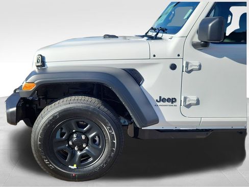 New 2026 Jeep Gladiator Sport image 9