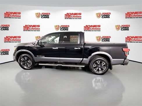 Certified 2023 Nissan Titan Platinum Reserve w/ Moonroof Package image 17