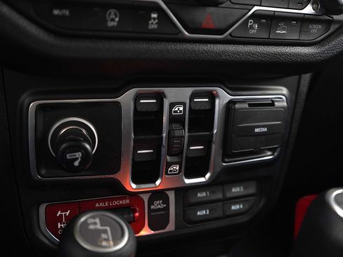 Used 2024 Jeep Wrangler Willys image 23