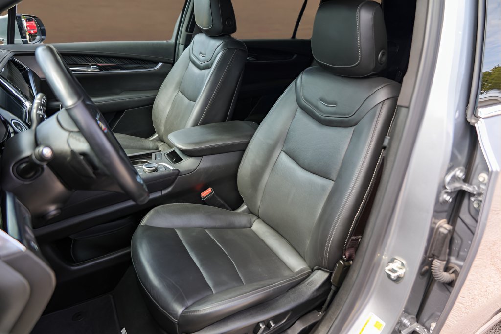 Certified 2025 Cadillac XT6 Premium Luxury FWD image 7