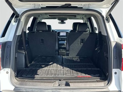 Used 2023 GMC Acadia SLT w/ Preferred Package image 19