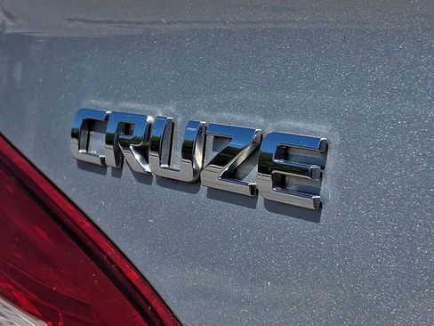 Used 2018 Chevrolet Cruze LS FWD image 32