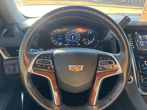 Used 2018 Cadillac Escalade Luxury image 17