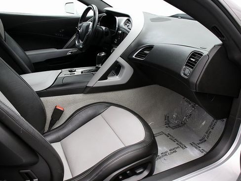 Used 2019 Chevrolet Corvette Stingray w/ 2LT Preferred Equipment Group image 28