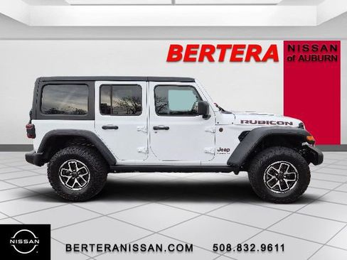Used 2025 Jeep Wrangler Unlimited Rubicon AWD/4WD image 2