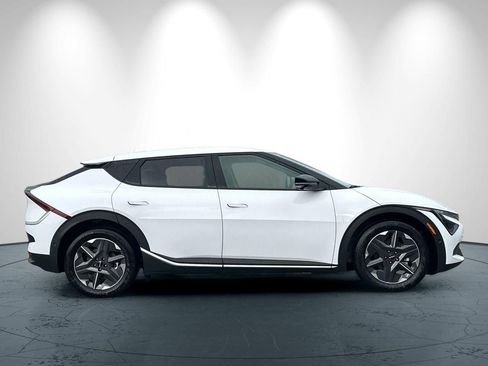 New 2025 Kia EV6 Light w/ Light LR Technology Package image 3