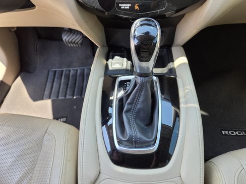 Used 2019 Nissan Rogue SL w/ Premium Package FWD image 14