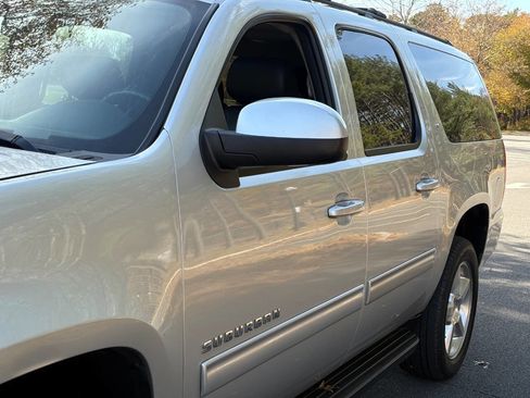 Used 2013 Chevrolet Suburban LT image 9