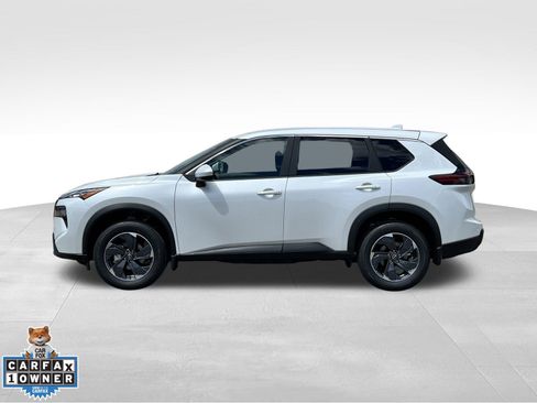 Certified 2025 Nissan Rogue SV image 2