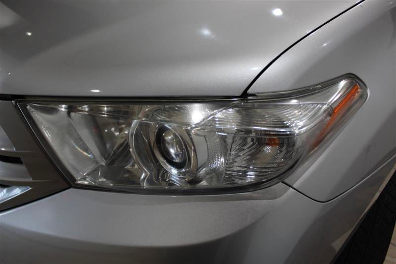 Used 2013 Toyota Highlander SE AWD/4WD image 10