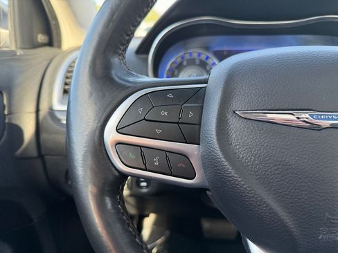 Used 2020 Chrysler 300 Limited RWD image 15