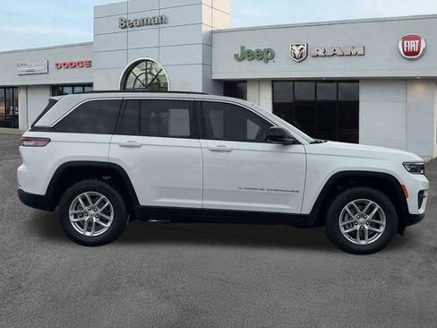 New 2025 Jeep Grand Cherokee Laredo w/ Luxury Tech Group I AWD/4WD image 9