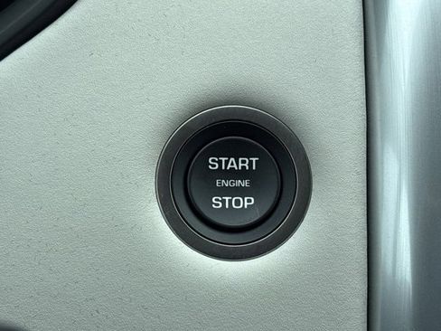 Used 2024 Land Rover Discovery S AWD/4WD image 33