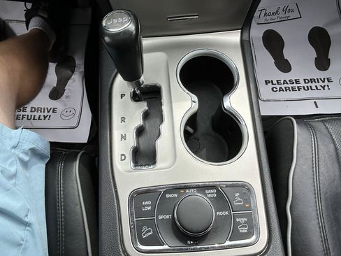 Used 2011 Jeep Grand Cherokee Overland AWD/4WD image 25