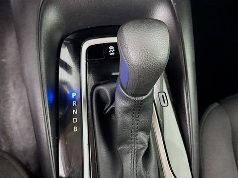 Used 2025 Toyota Corolla LE FWD image 18