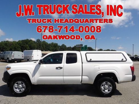 Used 2021 Toyota Tacoma SR RWD image 2