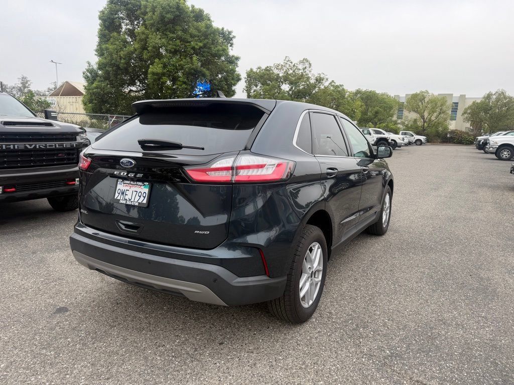 Used 2024 Ford Edge SEL w/ Convenience Package AWD/4WD image 3