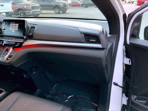Used 2025 Honda Odyssey Sport-L image 17