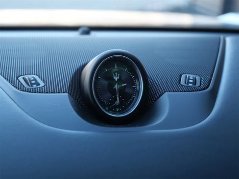 Used 2022 Maserati Levante Trofeo image 25