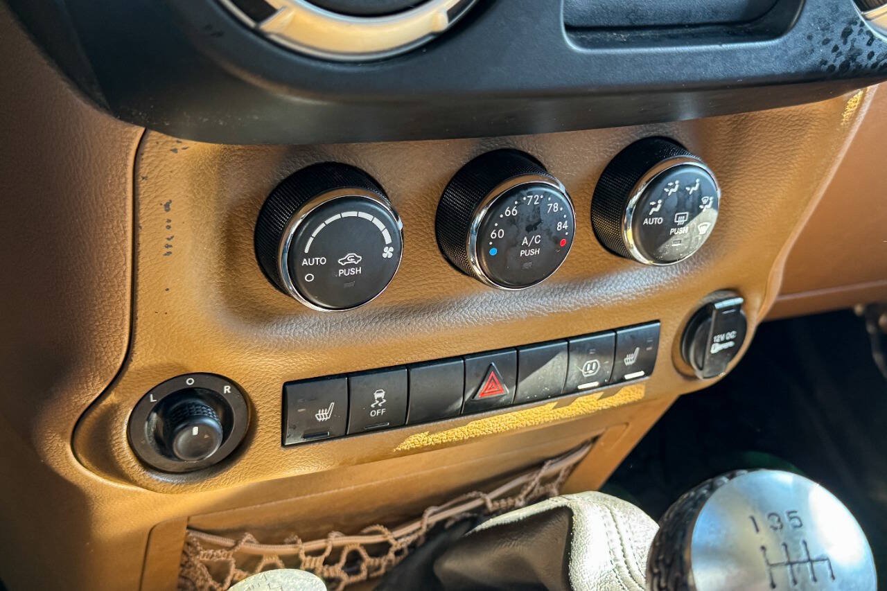 Used 2014 Jeep Wrangler Unlimited Sahara w/ Dual Top Group AWD/4WD image 42