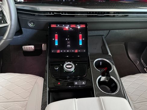 Used 2025 Cadillac Escalade V AWD/4WD image 42