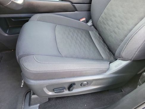 Used 2025 Nissan Pathfinder SV FWD image 10