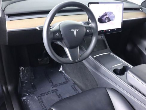 Used 2022 Tesla Model Y Long Range image 9