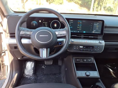 Used 2025 Hyundai Kona SEL FWD image 11