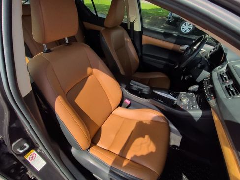 Used 2014 Lexus CT 200h FWD image 22