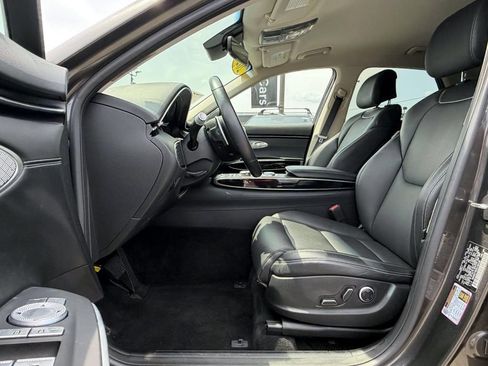 Certified 2025 Genesis GV70 2.5T AWD/4WD image 10