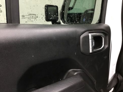 Used 2023 Jeep Wrangler Willys image 12