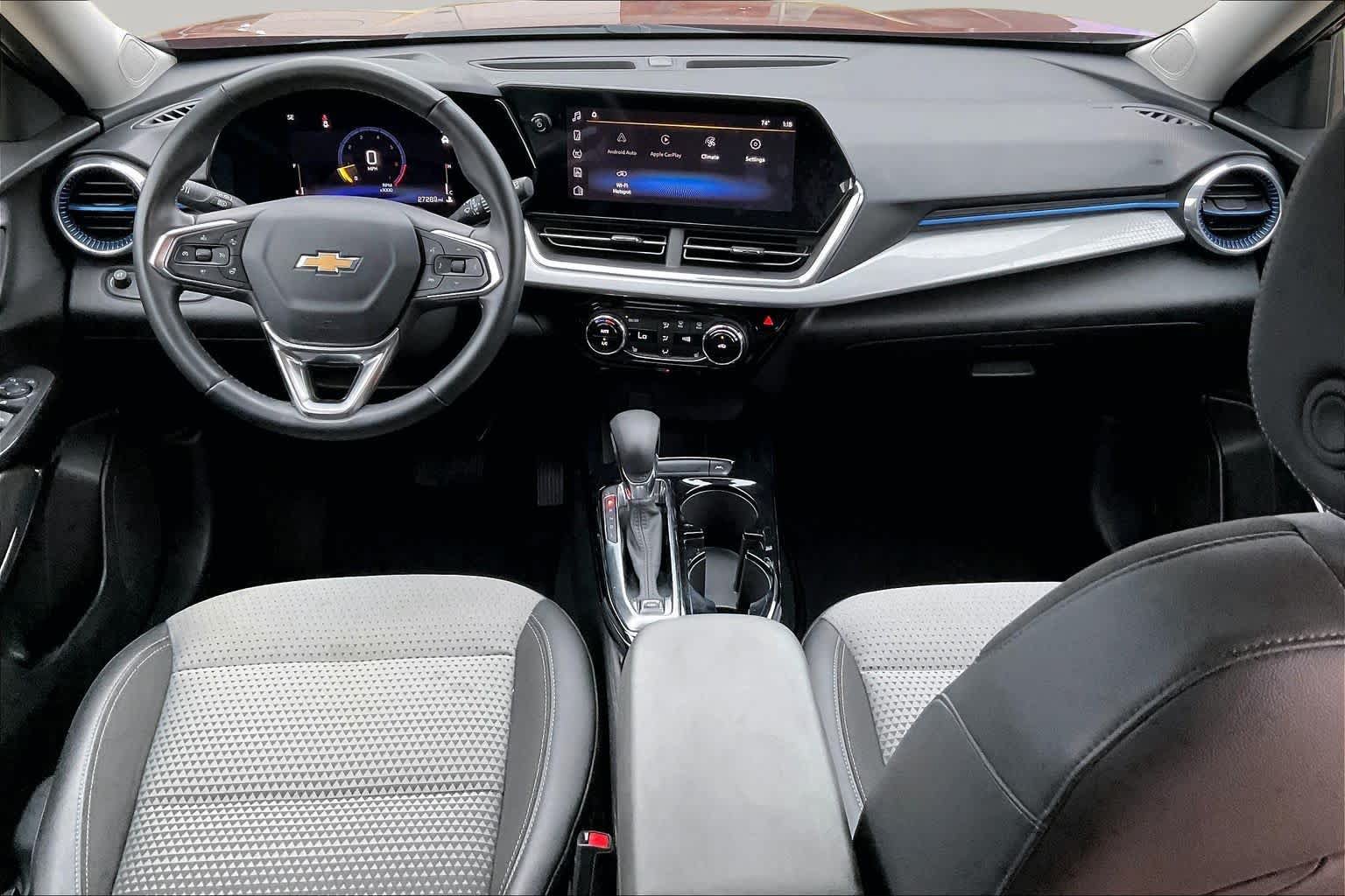 Used 2024 Chevrolet Trax LT w/ Driver Confidence Package FWD image 14