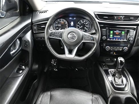 Used 2020 Nissan Rogue SL w/ Premium Package image 12