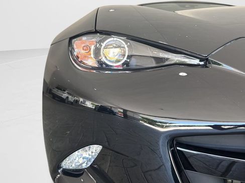 Used 2020 MAZDA MX-5 Miata Sport RWD image 30