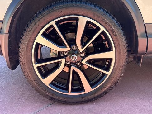 Used 2017 Nissan Rogue Sport SL w/ SL Premium Package AWD/4WD image 32