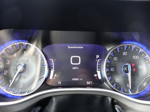 Used 2024 Chrysler Pacifica Touring-L FWD image 32