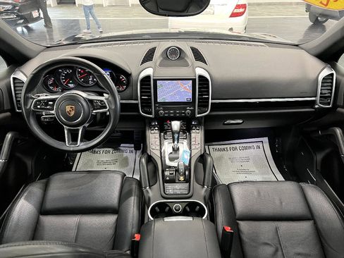 Used 2018 Porsche Cayenne Platinum Edition image 38