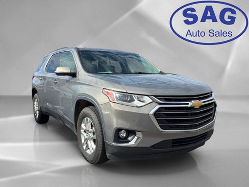 Used 2019 Chevrolet Traverse LT FWD image 2
