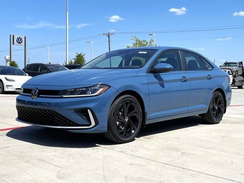 New 2025 Volkswagen Jetta SE image 3