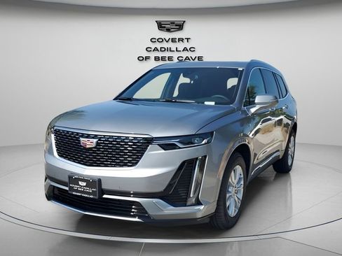New 2025 Cadillac XT6 Luxury image 3