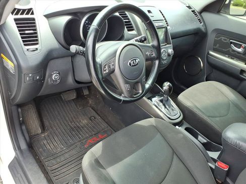 Used 2013 Kia Soul + w/ Audio Pkg FWD image 6