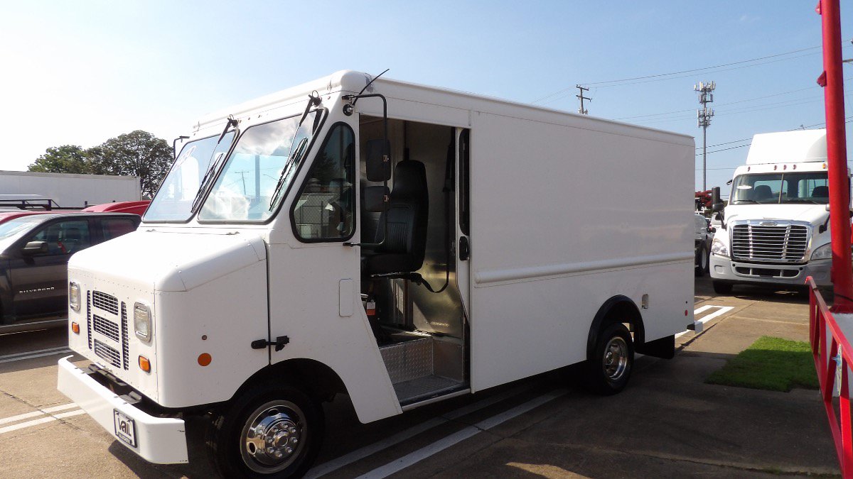 Used 2014 Ford E-350 and Econoline 350 Super Duty w/ A/C Prep Package RWD image 4